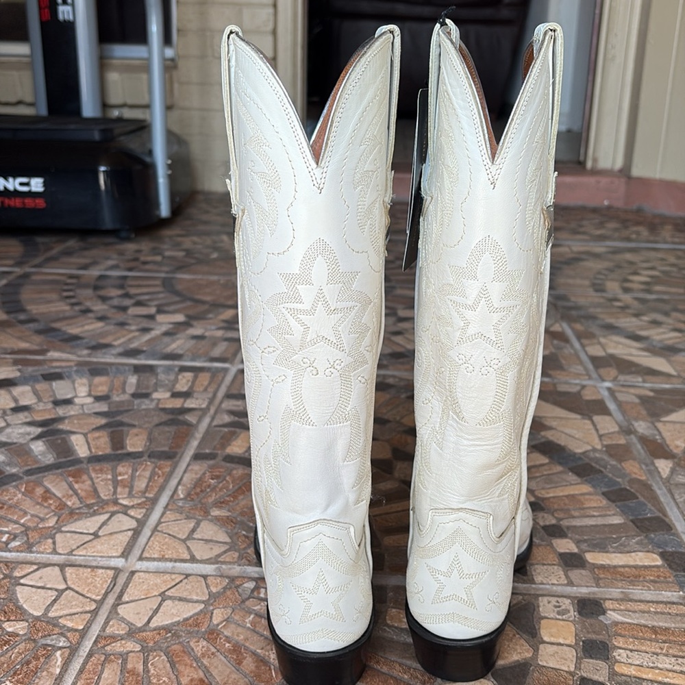 Lucchese White Heeled Boots with Decorative Stitching - Picture 3 of 3